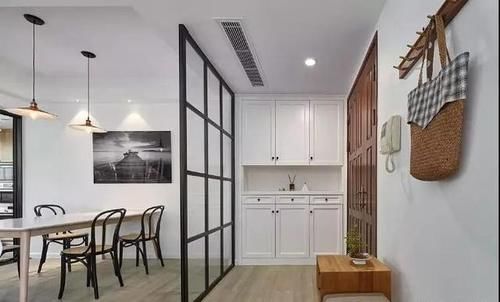 设置|入户门直对着餐桌,又没办法隔断,怎么办?