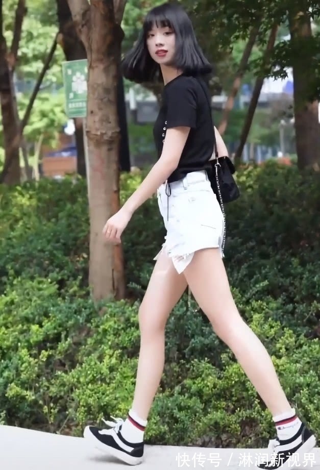 短裤|沙雕动画,搞笑:为了找老爹要零花钱,我穿上了爷爷的大衣!