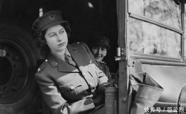 英国女王|曝珍贵图片,没有想到,英国女王伊丽莎白二世曾是一名救护车司机