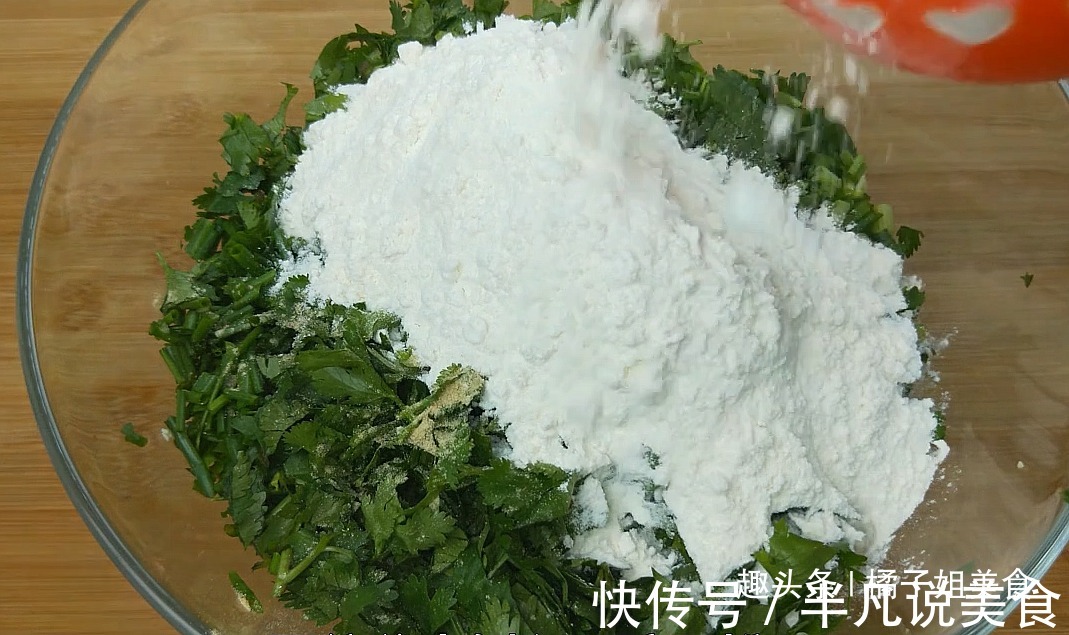 丸子的新做法，我们全家都吃撑了，又香又鲜，比韭菜丸子还要香
