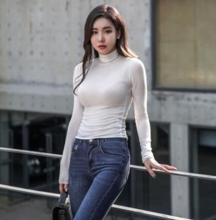 身姿|街拍丰腴性感的紧身打底裤美女，展现你优美身姿的线条