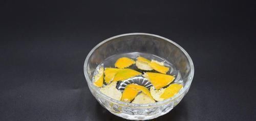 橘子皮放到白醋里泡一泡,真是厉害,一年能省几百元,都学学吧
