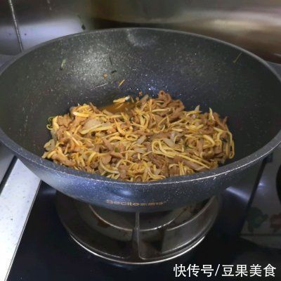 黄疸|超简单的家常快手菜，茭白炒肉丝