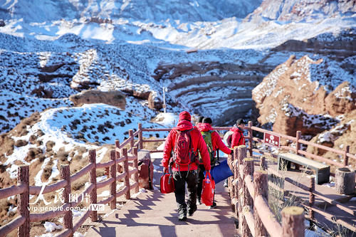 甘肃张掖：平山湖大峡谷美如画