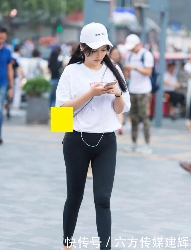  养眼|瑜珈裤+高跟鞋，小姐姐经典黑白搭配时尚，养眼