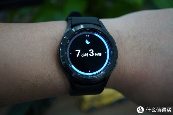 无线充电|跑步装备周边 篇六十三：配置大升级，系统还焕新，三星Galaxy Watch4 Classic给你更多惊喜