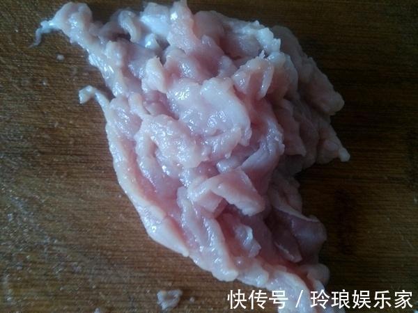 肉丝|此三种一起炒，3分钟就出锅，常吃眼睛明亮，拌米饭特别香