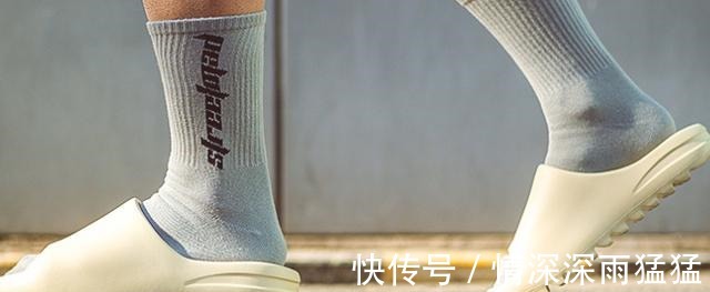 倩影","m":"ce8962d171c2d22bd066e3ff21324bca504938c7","nlabel":"stat_3106375775:zm.news.so.com:6I6U5Zun5ZCs5Yqo5ryr,pageType_zmt,glevel_3","ntag":"tfashion;sfashion_时尚;kfashion_1:搭配;kfashion_1:t恤;cfashion_P:时尚:针织毛