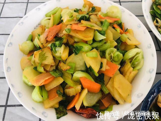 宅在家的第9天,我家晚餐这样吃,一家三口4个菜,有荤有素很好吃