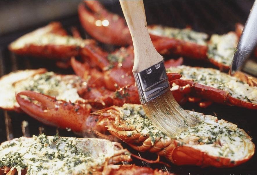 大胃王到越南吃海鲜,点20只螃蟹50只大龙虾,结账完却被老板叫住