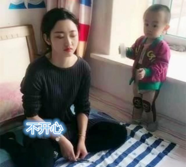 二胎家庭的姐姐喜欢“打弟弟”，原因可气又可笑，希望弟弟快长大