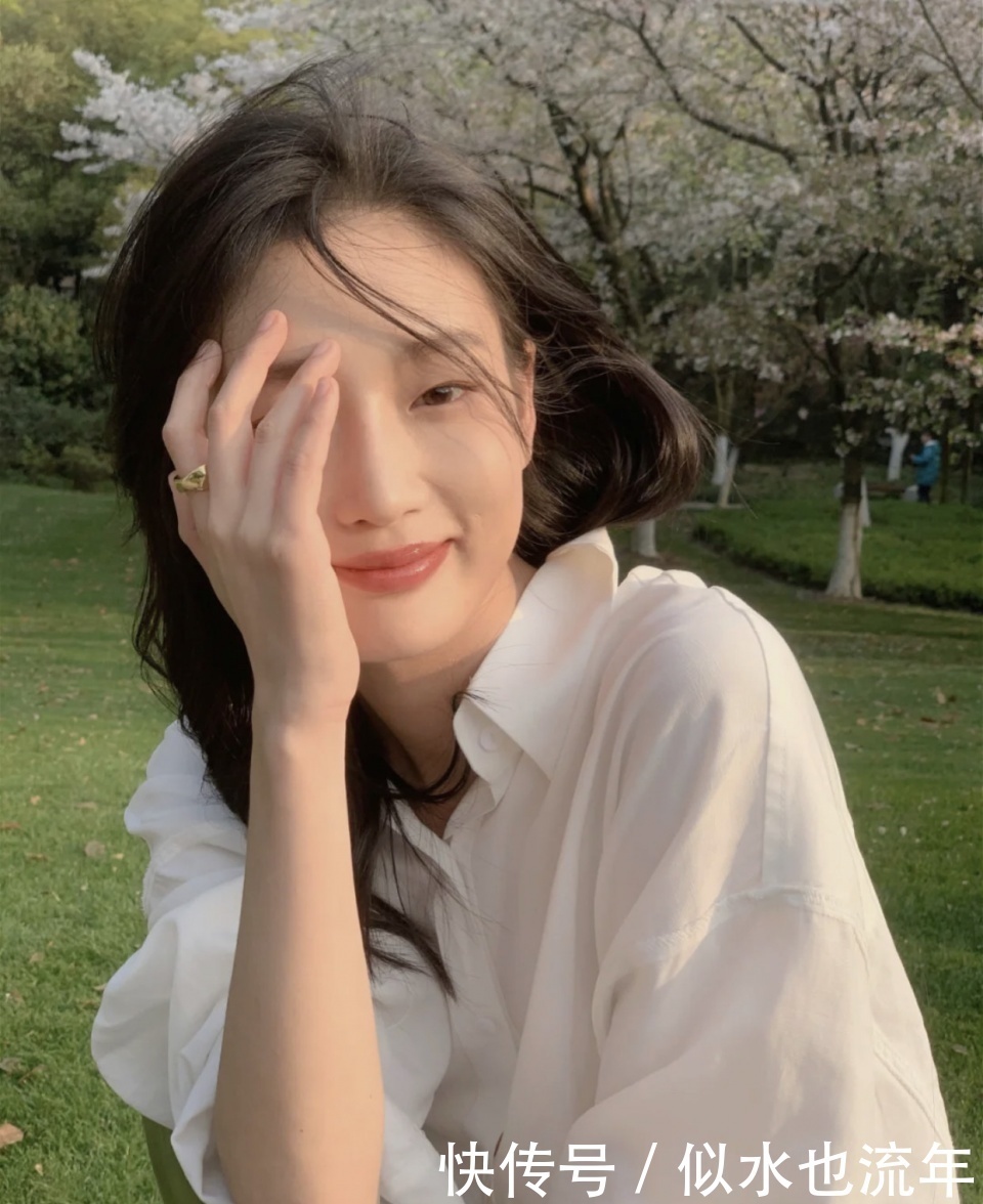 唇釉|学生党不能化妆?这四只“伪素颜”色,显白又心机,减龄还不挑皮