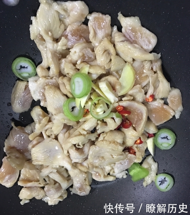 简单|教你一道一辈子都吃不腻的家常菜!有荤有素,简单又下饭