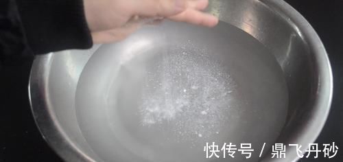 光亮|清水拖地等于白拖, 家庭阿姨教我一秘招, 地板光亮如新不留灰