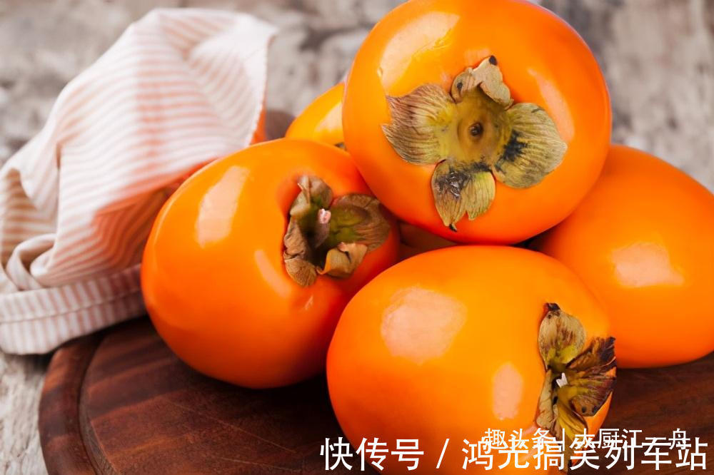 做柿子饼时，直接晒是不对的！教你1招，只需5天就能晒成