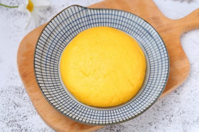 自制奶黄馅料,健康美味无添加,轻松几步就能搞定,不用去外面买