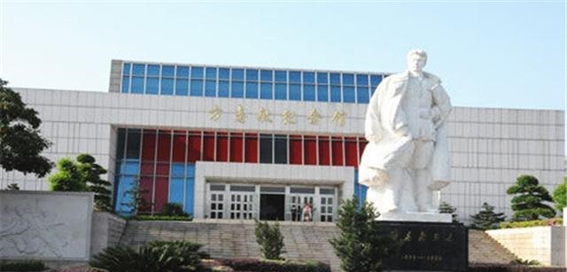 大桥!故意杀人却成为英雄,还被写进小学课本,18年后揭开真相判无期!