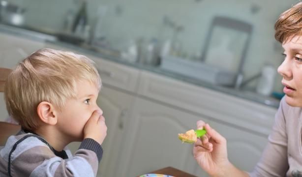 生长发育|孩子缺钙、缺铁、缺锌信号不同,解决方式不同,家长可别弄混了