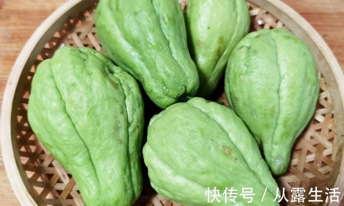 冬天,萝卜白菜靠边站,用它包饺子,鲜嫩多汁营养高,家人都爱吃