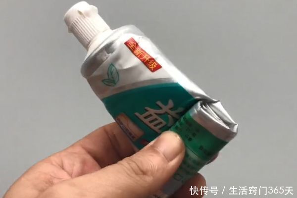 牙膏管|用了30年的牙膏,才知道往牙膏里吹一口气,一年能省下不少钱!