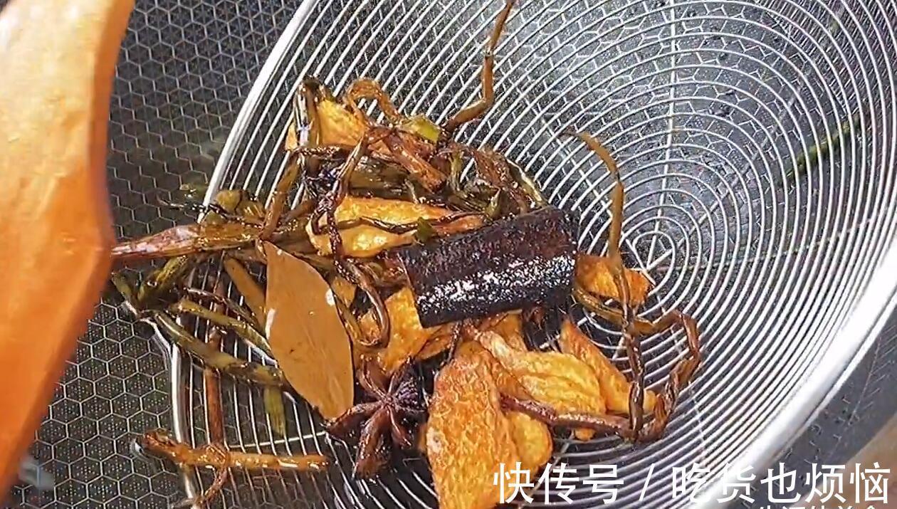 猪大肠|大厨30年卤肥肠配方,掌握关键的这一步,咬一口,汁香味浓满嘴香