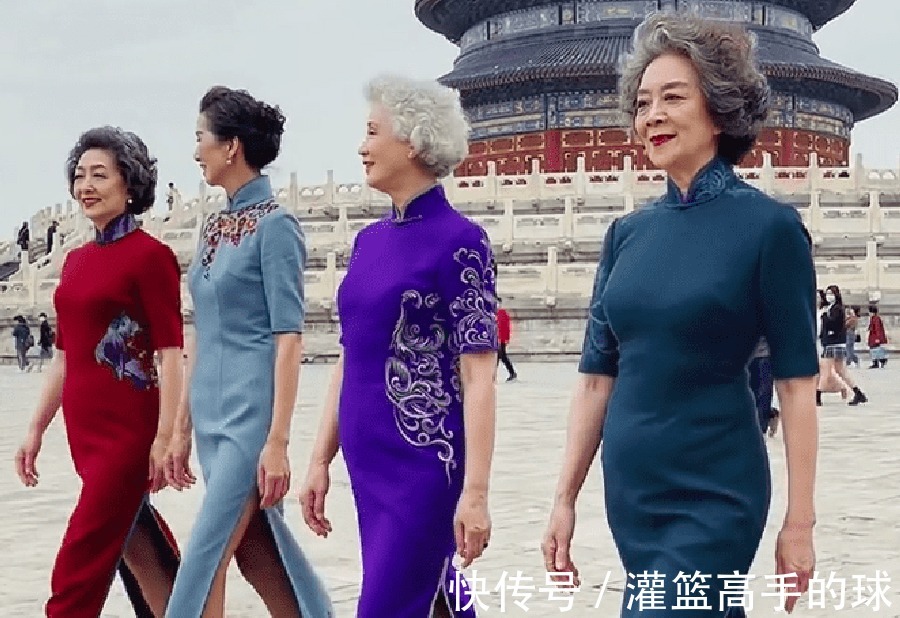 头发 六十头发花白染还是不染染发显年轻，但银发也是道美丽的风景线