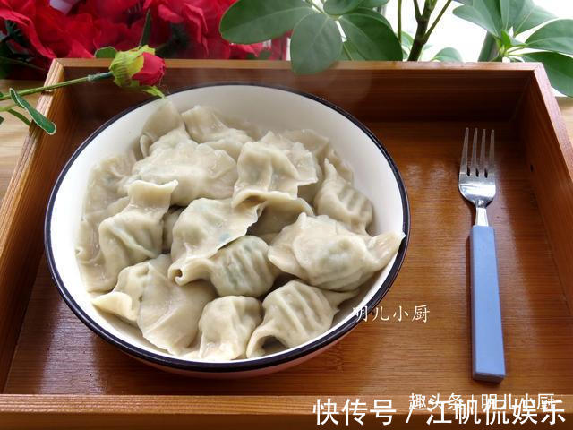 包饺子|包饺子这两种蔬菜一起放，皮薄馅鲜，一口下去满口香，太好吃了