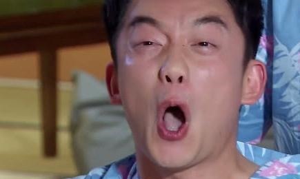 跑男鄭愷拔腿毛時，baby為啥會害怕看清她的腿，黑粉笑出了聲