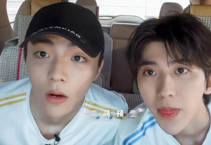 ent|陈立农朱正廷搂腰热聊,26小分队团魂感人,其他成员隔空呼应?