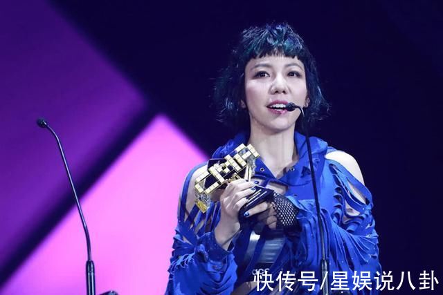 李克勤|伍珂玥秀“全家福”后，吴莫愁首谈退圈3年的原因，曾被要求自辱