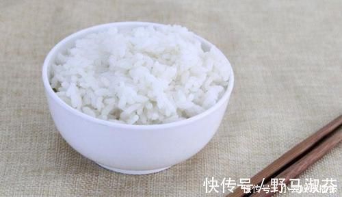 一日三餐|得了糖尿病,该怎么吃饭男子血糖从107降到51,方法值得学习