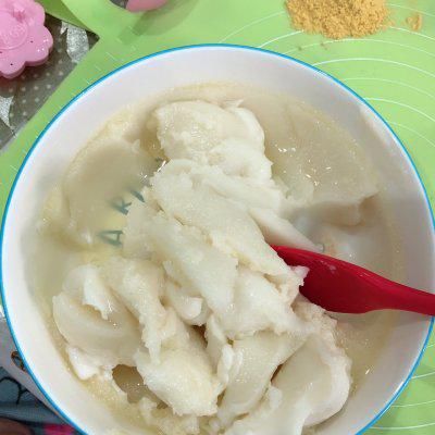 这么好吃的冰皮月饼。紫薯馅做法，现在知道还不晚！