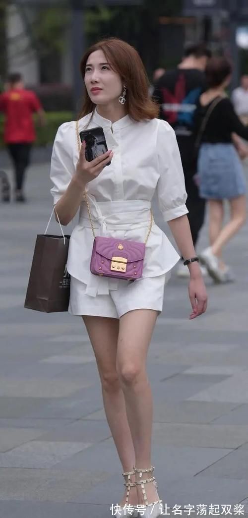 时尚 束腰贴身的连衣裙,兼顾美感与舒适度,清凉时尚