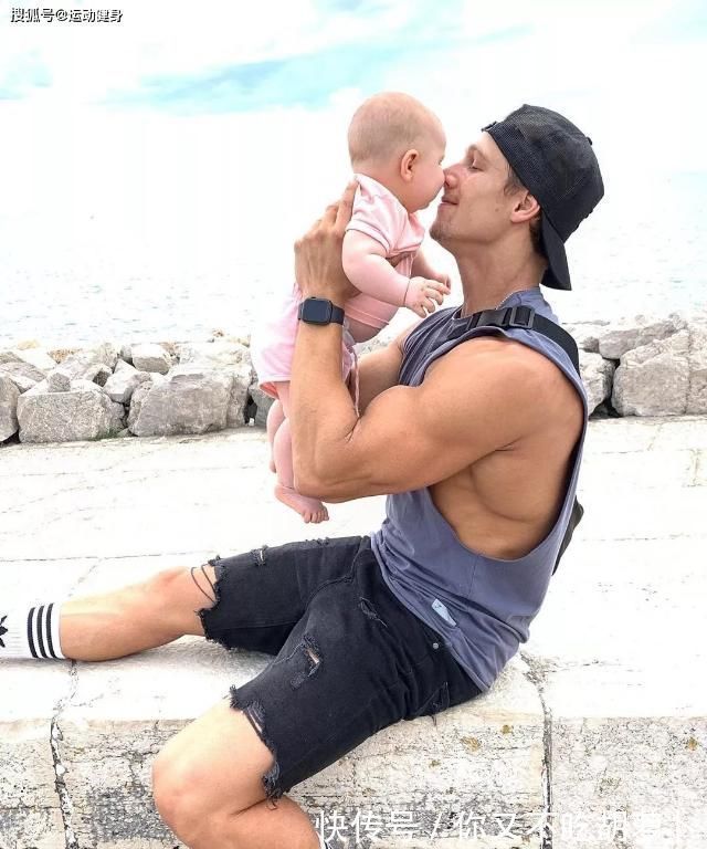 撸铁|臂围45cm，二头肌似小山包的猛汉奶爸，还自带肌肉抽筋绝活