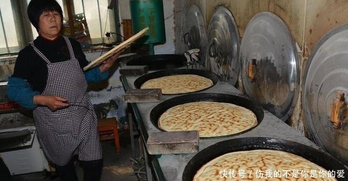 老婆婆卖大饼几十年,给孩子买房又买车