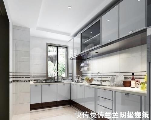 定制|安装橱柜记得在底部留空一格,过来人都懂,懊悔做错了