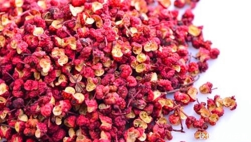 炸花椒油最忌直接入油炸,多加“1步”,花椒油又香又麻,不发苦