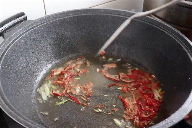 海带|怪不得饭店的凉拌海带丝那么好吃,原来诀窍如此简单,一看就会