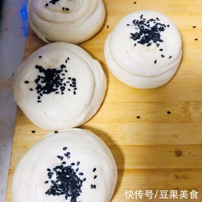 分享给你们我家祖传的酥烧饼的做法，一般人我不告诉他