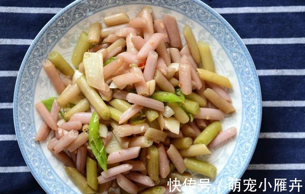 菜市场|一种带刺水生野菜，儿时常割来吃，剥皮后酷似藕带，市场3元1斤