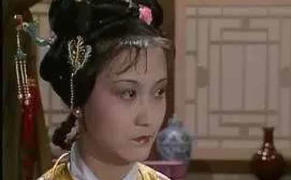 贾母是出了名的善良,为何对亲孙女贾迎春的悲剧视若无睹?