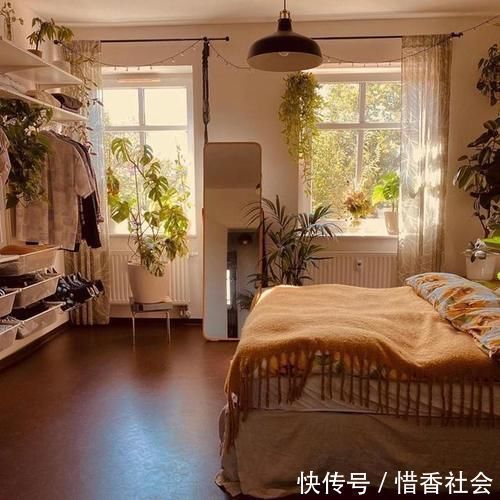 布置|德国夫妇的家,女主人把家布置复古又舒适,很有老电影里的味道!