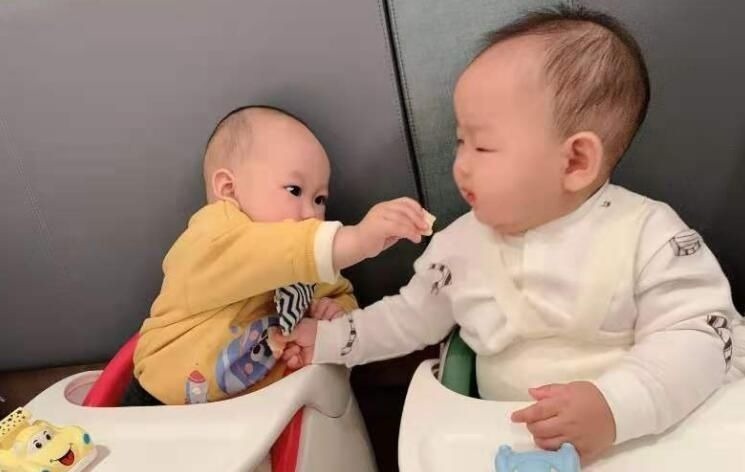 宝宝|一年长高25厘米!这个阶段是娃身高“猛涨期”,爸妈抓紧别错过