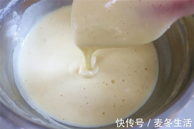 小蛋糕|3个鸡蛋,90克面粉,搅一搅做了12个蛋糕,又香又软孩子喜欢吃