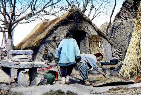 袁世凯|晚清“彩色”罕见照:浸满了历史感,图5陪哥哥在老家钓鱼的袁世凯