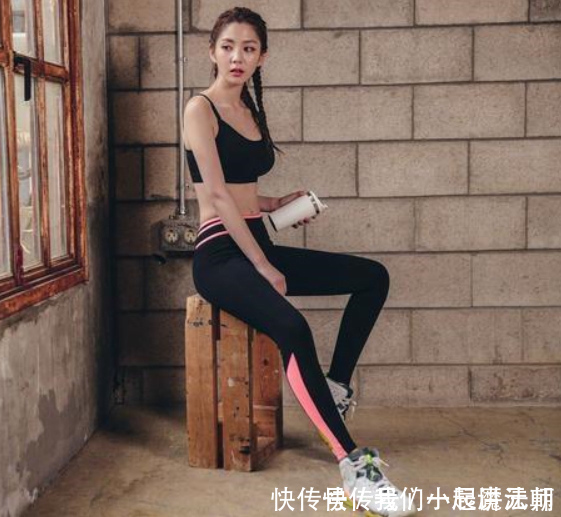 紧身打底裤 小姐姐爱穿紧身打底裤,展露傲人曲线身姿,增添个性时尚感