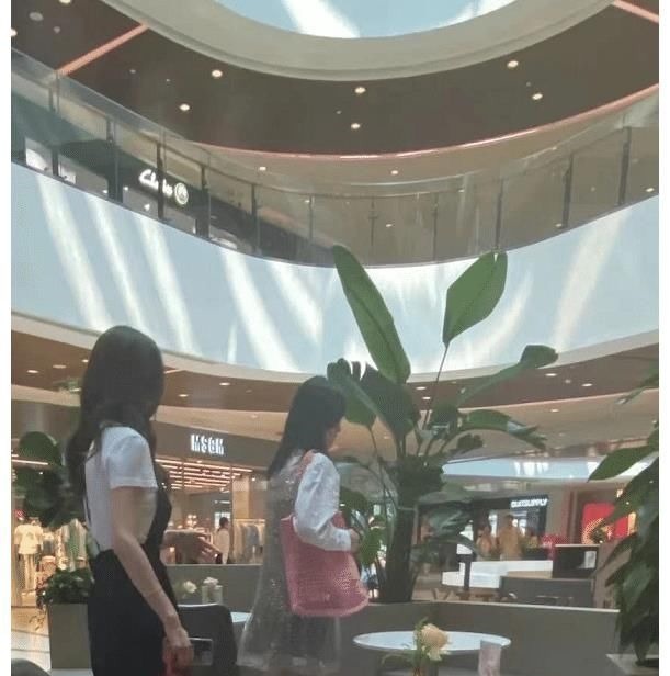 沈梦辰乔欣录节目被质疑假吃,网友帮澄清:几乎吃完,很真诚