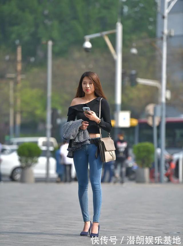 打底裤 黑色一字肩长袖搭配低腰打底裤,最显瘦的搭配,家居百搭单品