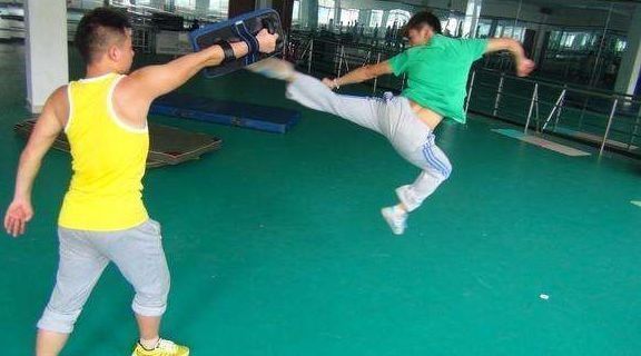 孩子|家里再穷,也最好要给孩子买3种东西,不然会让孩子变自卑