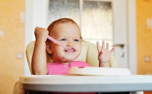 母乳|宝宝到了吃辅食的月龄,米粉要什么时候吃,才不会损伤肠胃